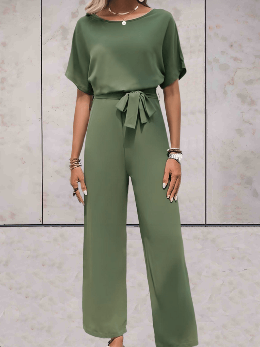 Valenzora - Jumpsuit with belt and short sleeves