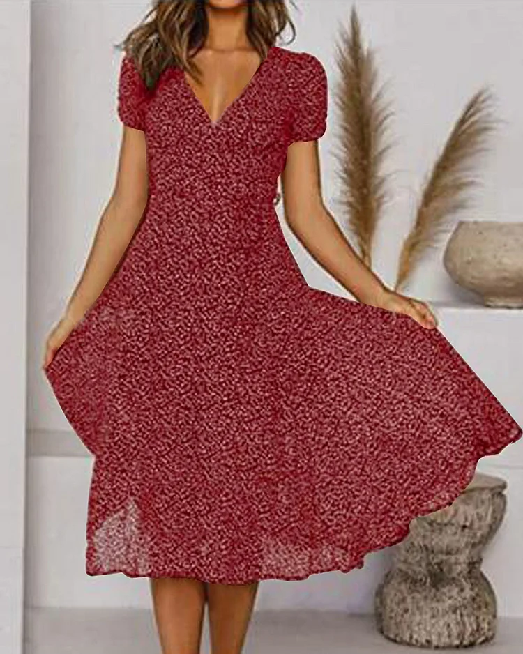 Valenzora | Short-sleeved, patterned chiffon dress with V-neck
