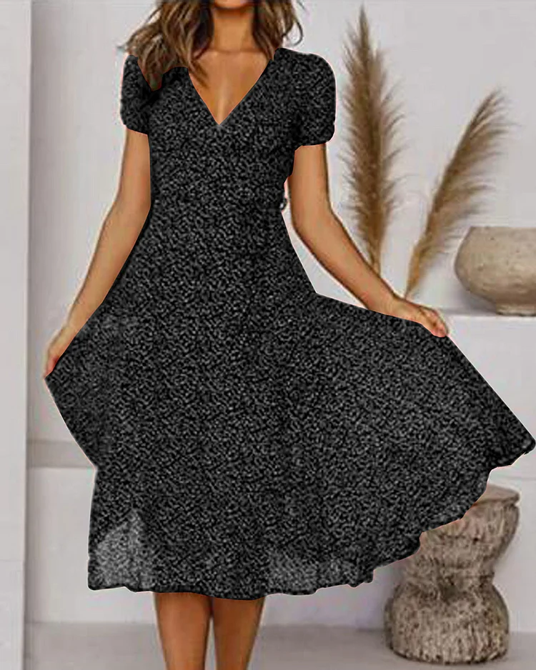 Valenzora | Short-sleeved, patterned chiffon dress with V-neck