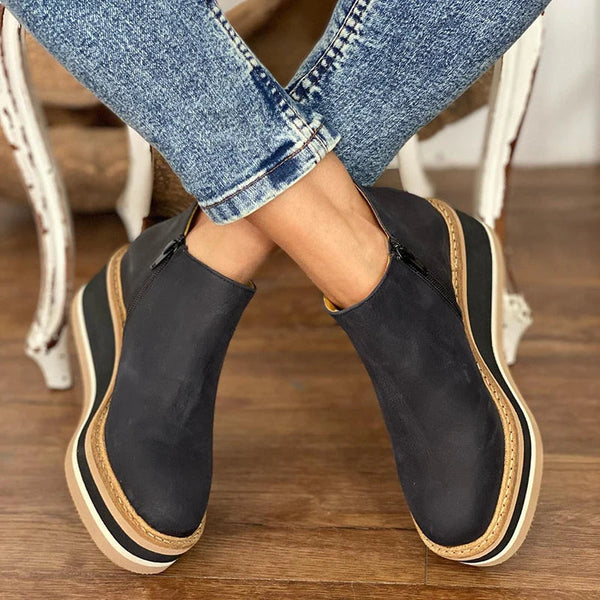 Valenzora | mit Keilabsatz – stylische schwarze Damenstiefel
