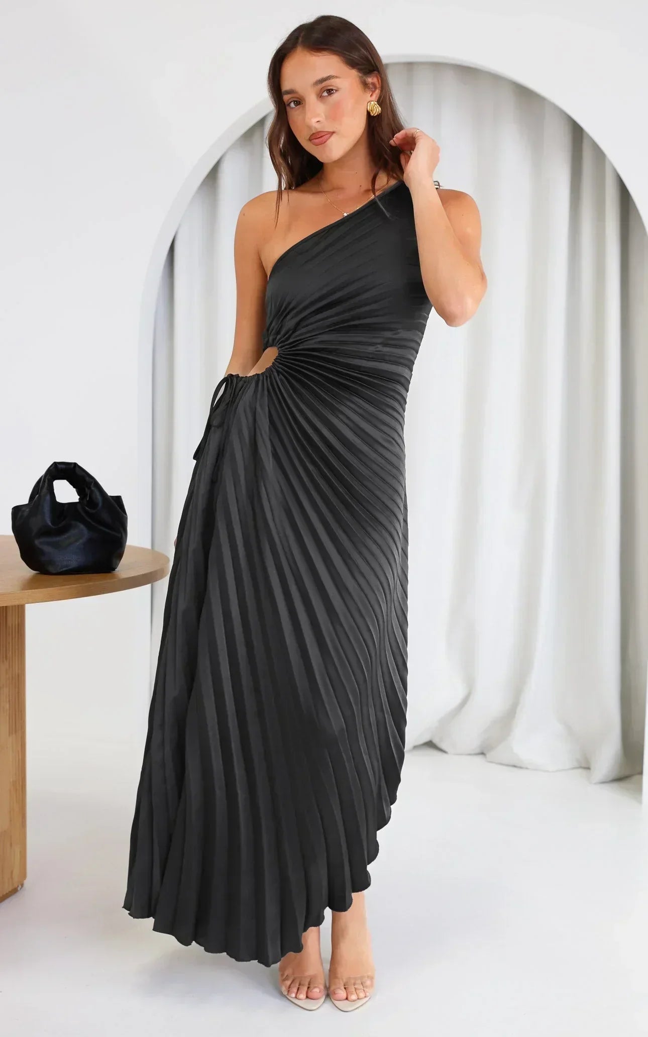 Valenzora | One Shoulder Pleated Midi Dress