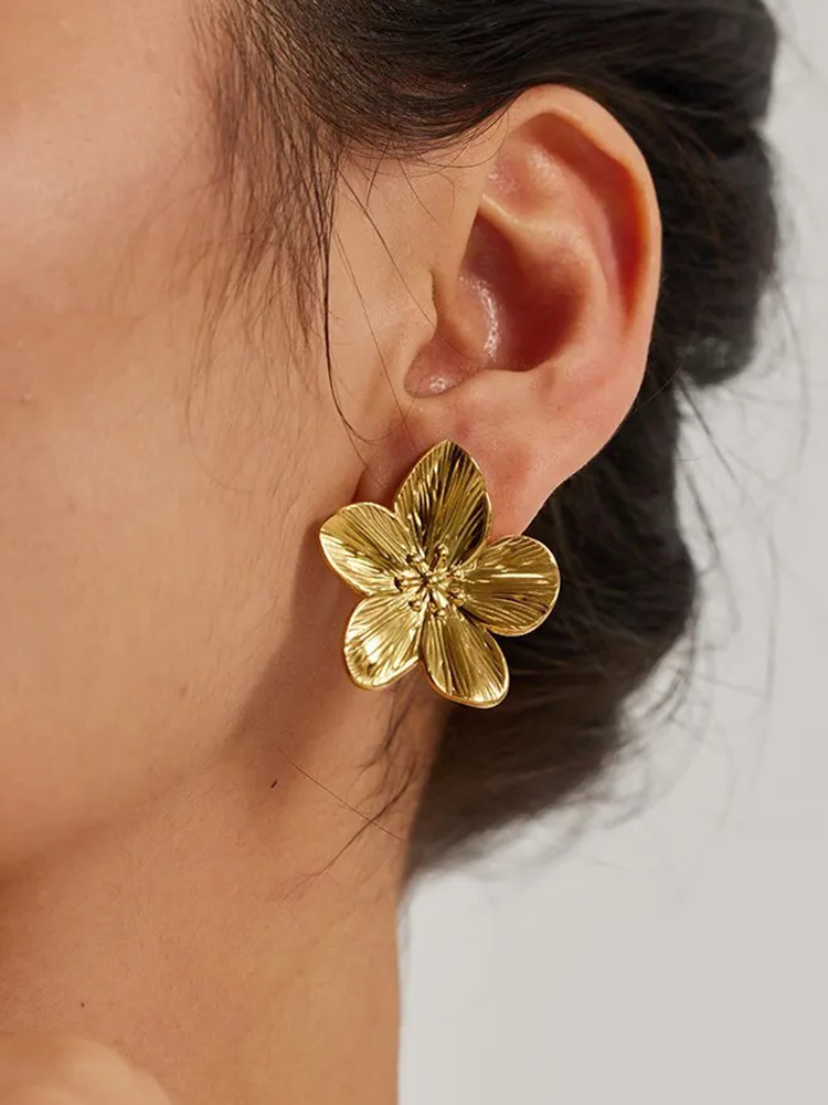 Valenzora | Blossom Earrings Gold With Elegant Petals