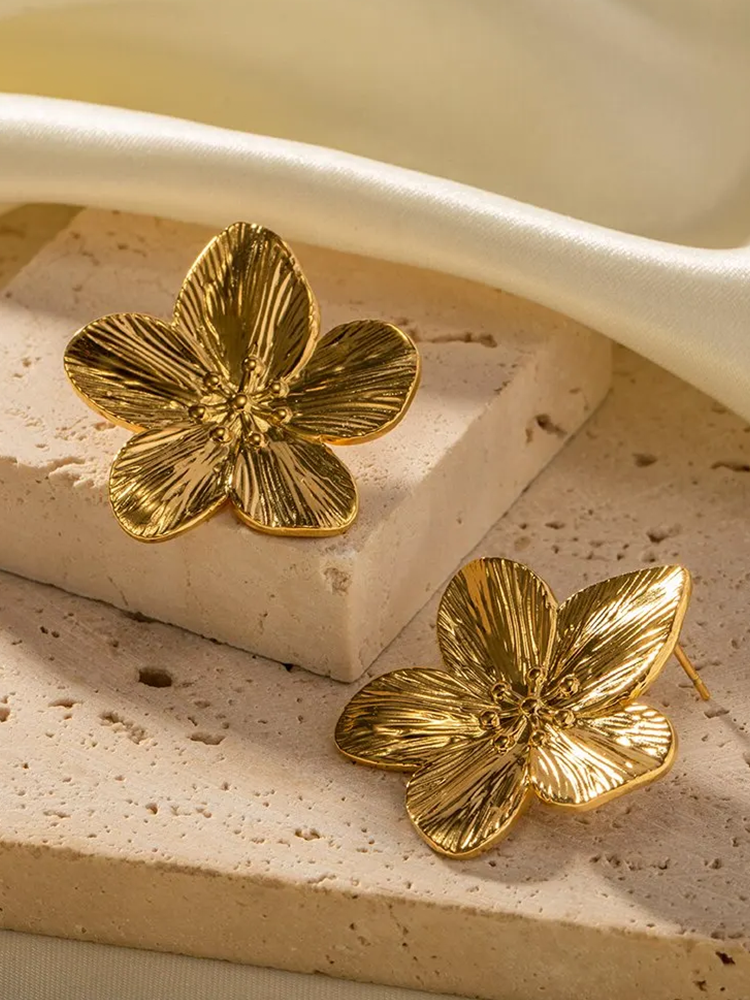 Valenzora | Blossom Earrings Gold With Elegant Petals