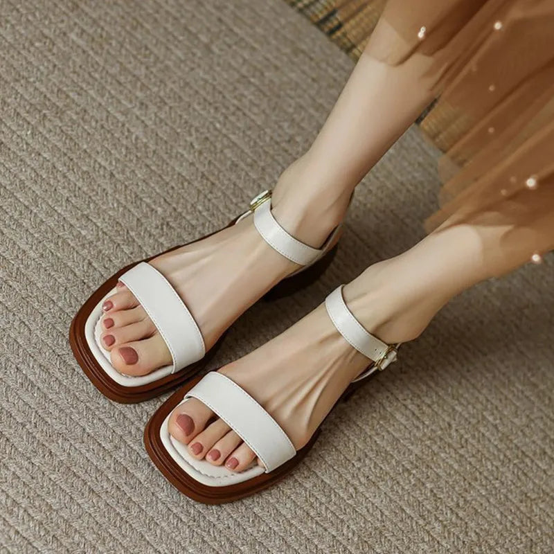 Elegant flat sandals