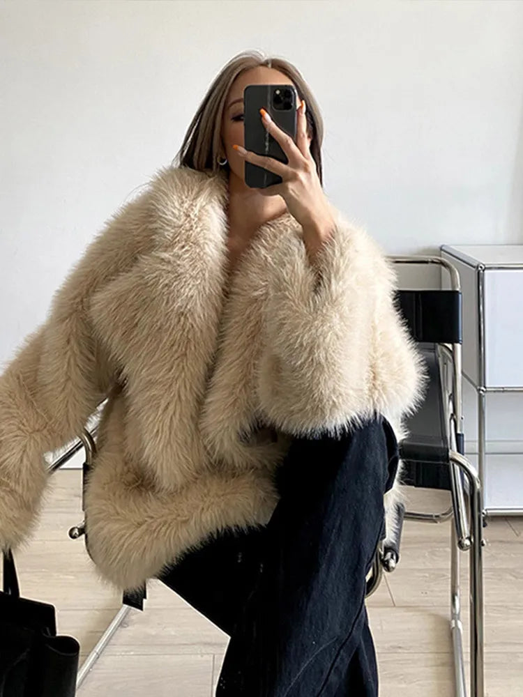 Valenzora - Slim Faux Fur Coat