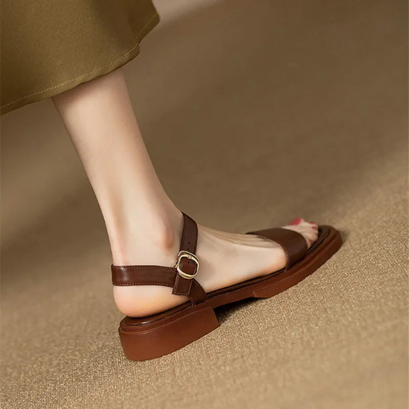 Elegant flat sandals