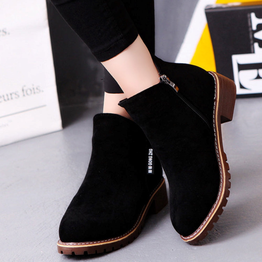 Valenzora | Suede ankle boot with non-slip sole and side zipper