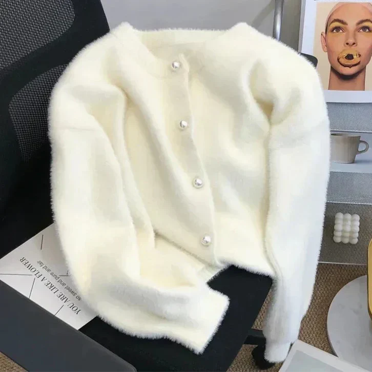 Valenzora | Weiche Strickjacke mit Perlmuttknöpfen für Damen