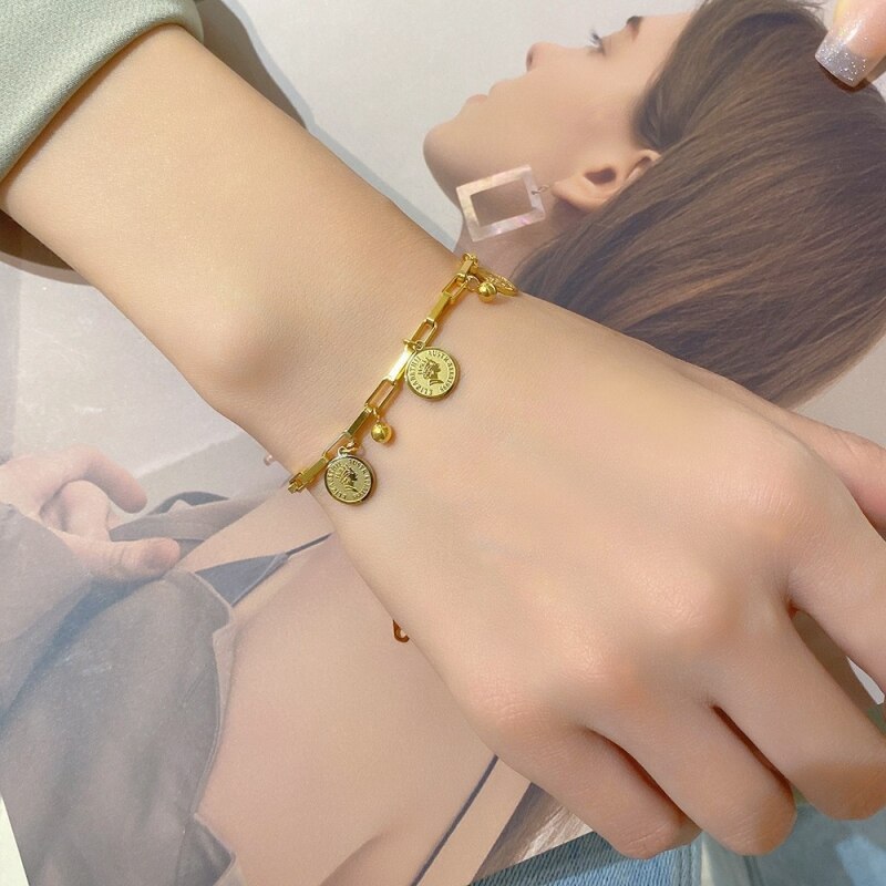 Valenzora Sparkling Freedom Armband | Damen Edelstahl Rundes Signature-Portrait-Anhänger