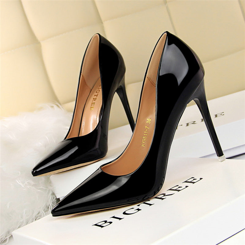 Valenzora | Metallic Heels with Pointed Toe