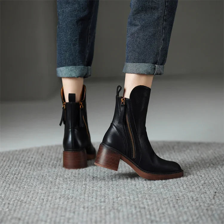 Valenzora | Elegant leather ankle boots from Ladivania