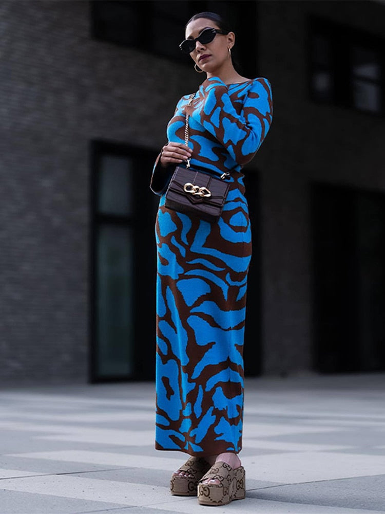 Valenzora | Stylish long knitted dress with long sleeves