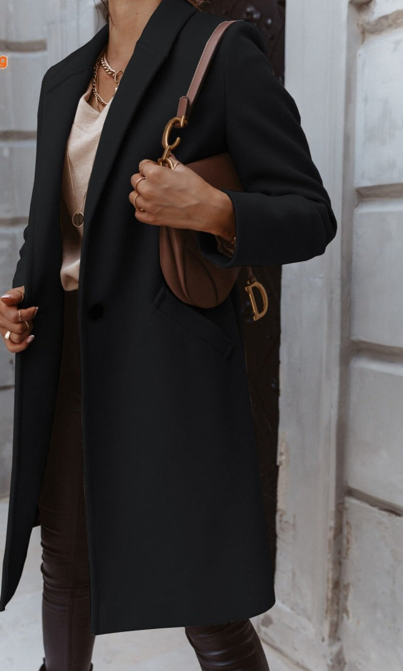 Wool coat with lapel and button