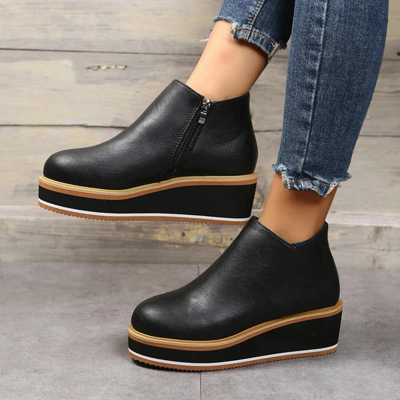 Valenzora - Stylish ankle boots with zipper and platform