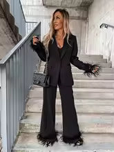 Valenzora - Elegant women's blazer and trousers set with feathers