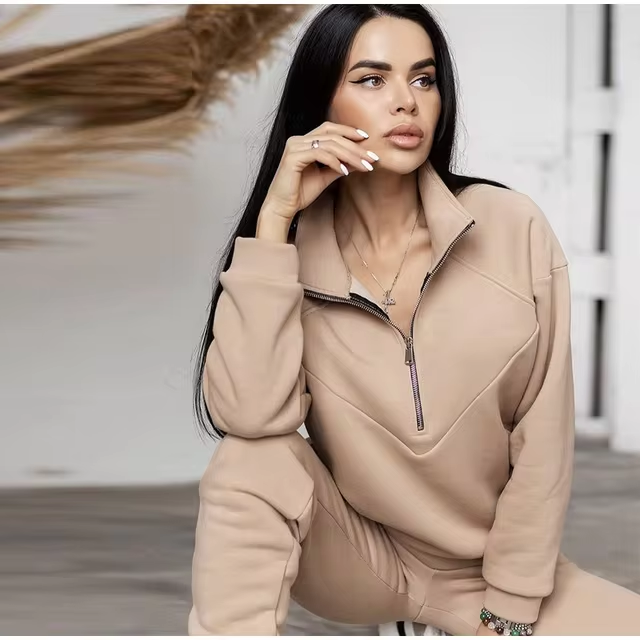 Valenzora | Comfortable tracksuit set with long sleeves and zipper