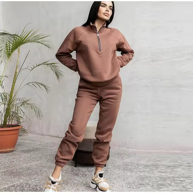 Valenzora | Comfortable tracksuit set with long sleeves and zipper