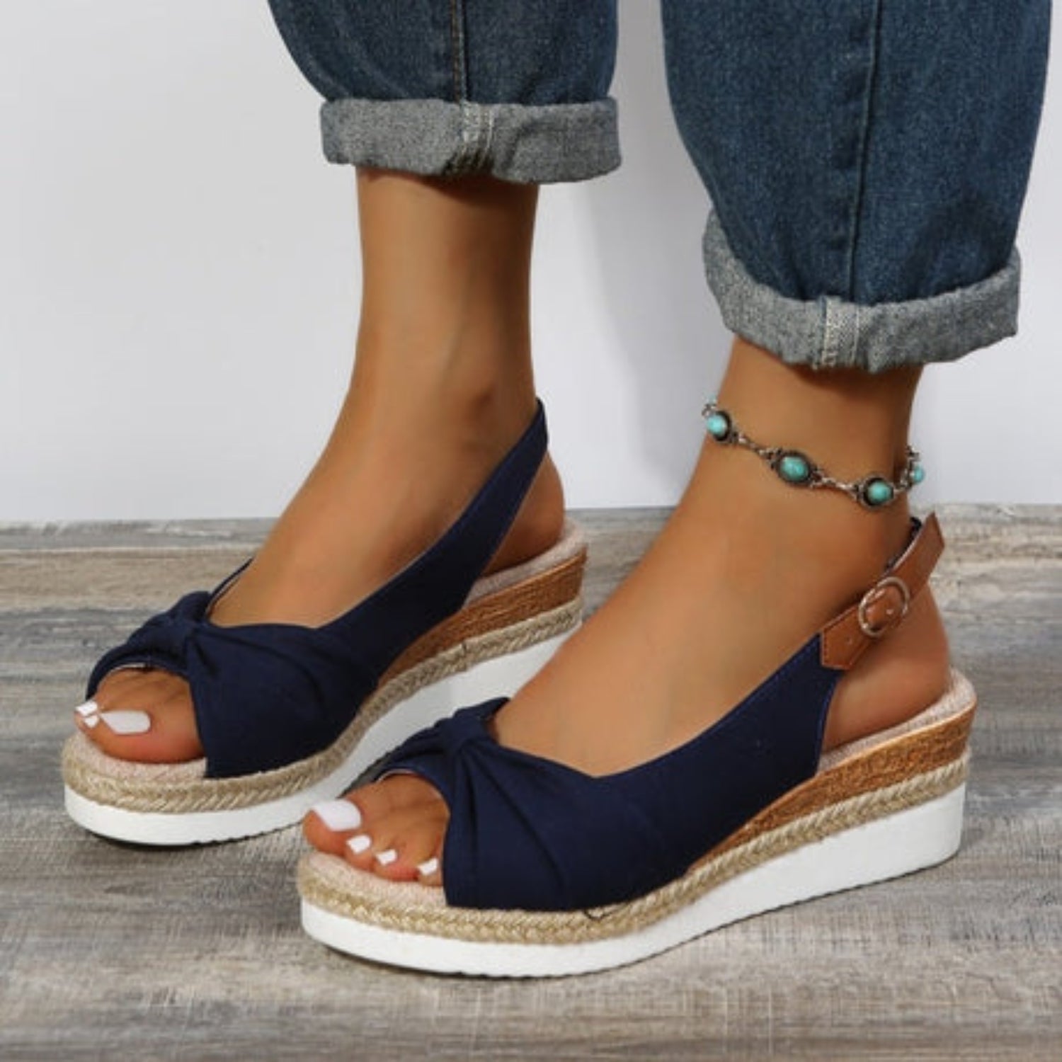 Valenzora | Walk on clouds with these orthopedic sandals