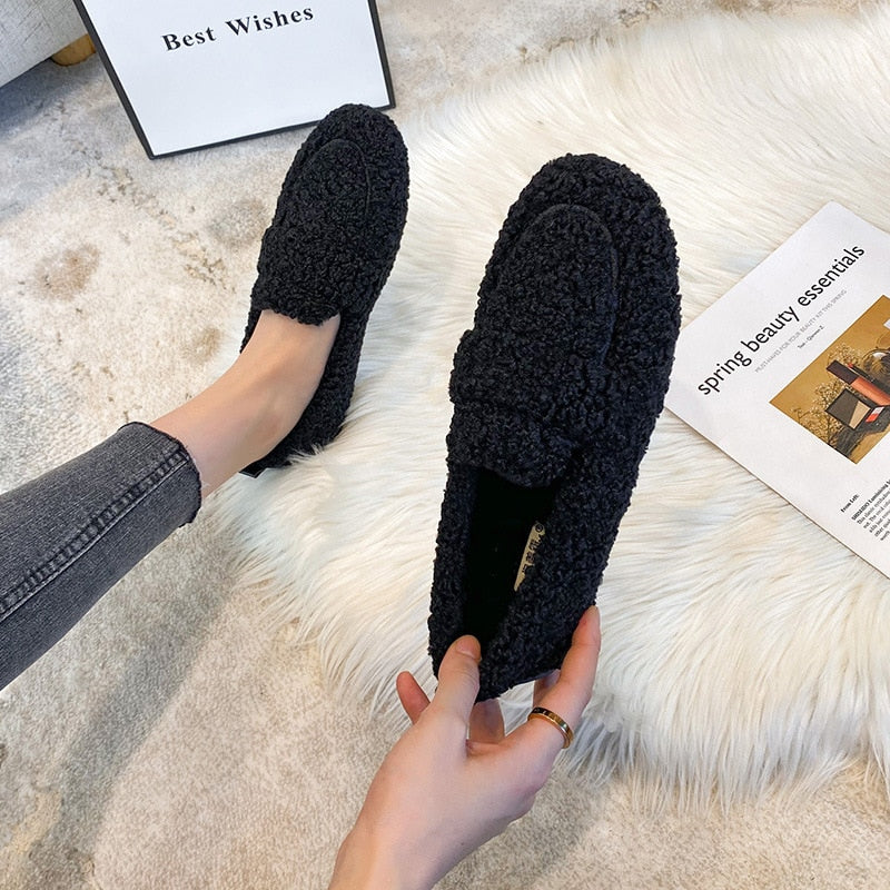 Valenzora | Plush slippers for ultimate comfort and style
