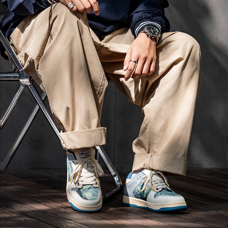 Valenzora | Von Van Goghs Sternennacht inspirierte Sneaker