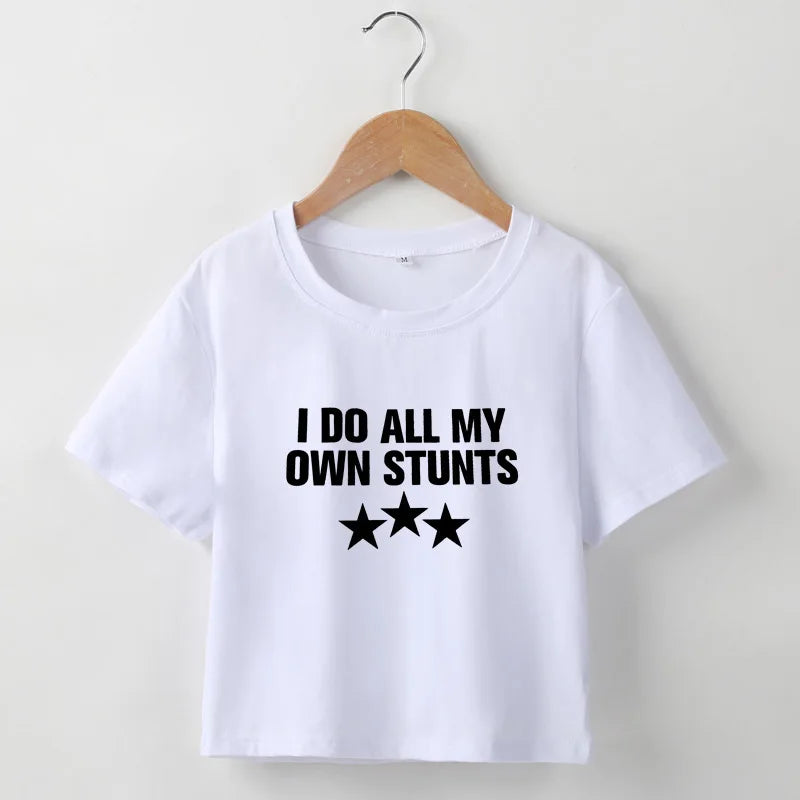 Valenzora | Cropped T-shirt with "I do all my own stunts" print for women