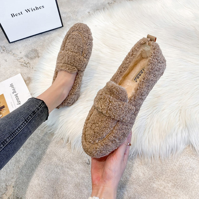 Valenzora | Plush slippers for ultimate comfort and style