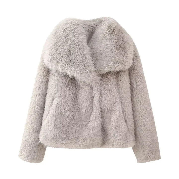 A relaxed and stylish everyday garment