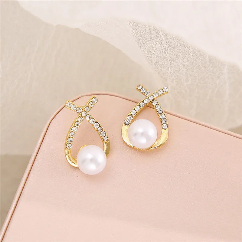 Valenzora | Gold-colored pearl stud earrings