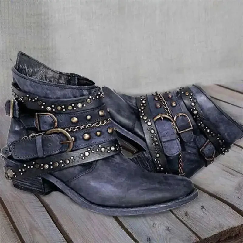 Valenzora | Chic ankle boots with studs