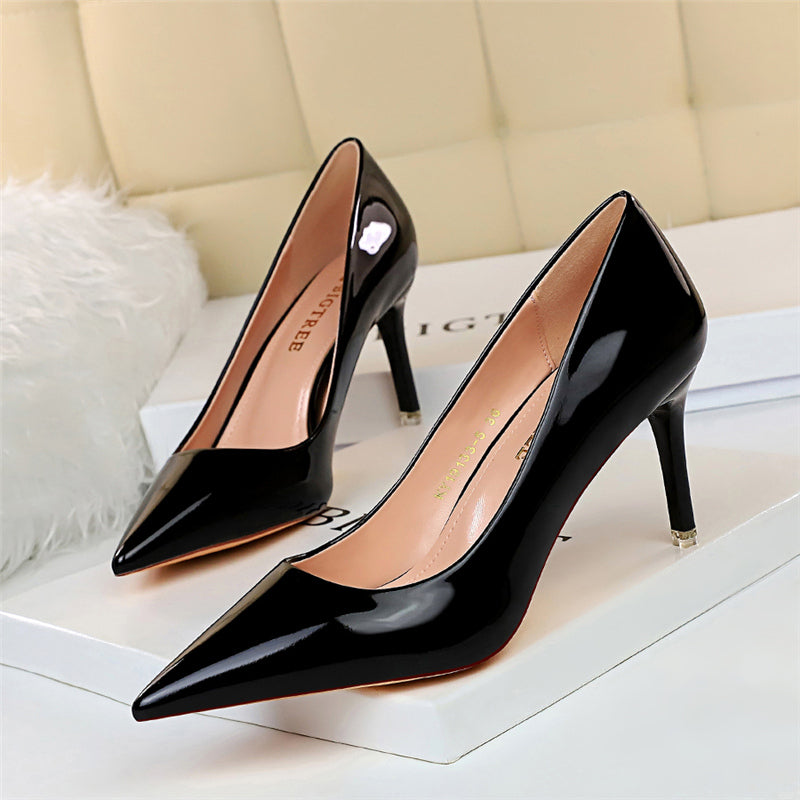 Valenzora | Metallic Heels with Pointed Toe