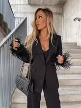Valenzora - Elegant women's blazer and trousers set with feathers