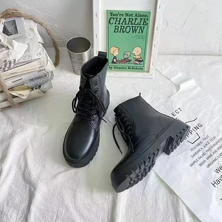 Valenzora - Warm platform lace-up boots for women