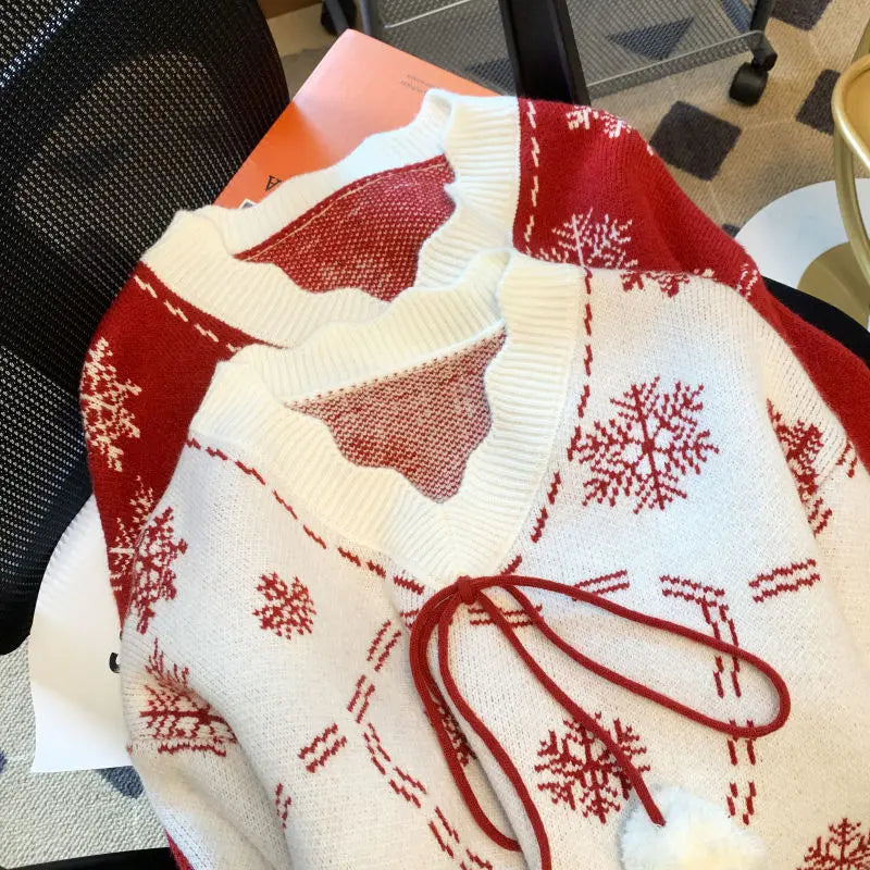 Valenzora - Ugly Christmas sweater - V-neck with long sleeves and playful details