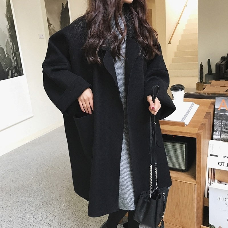 Valenzora | Elegant, loose-fitting wool trench coat for