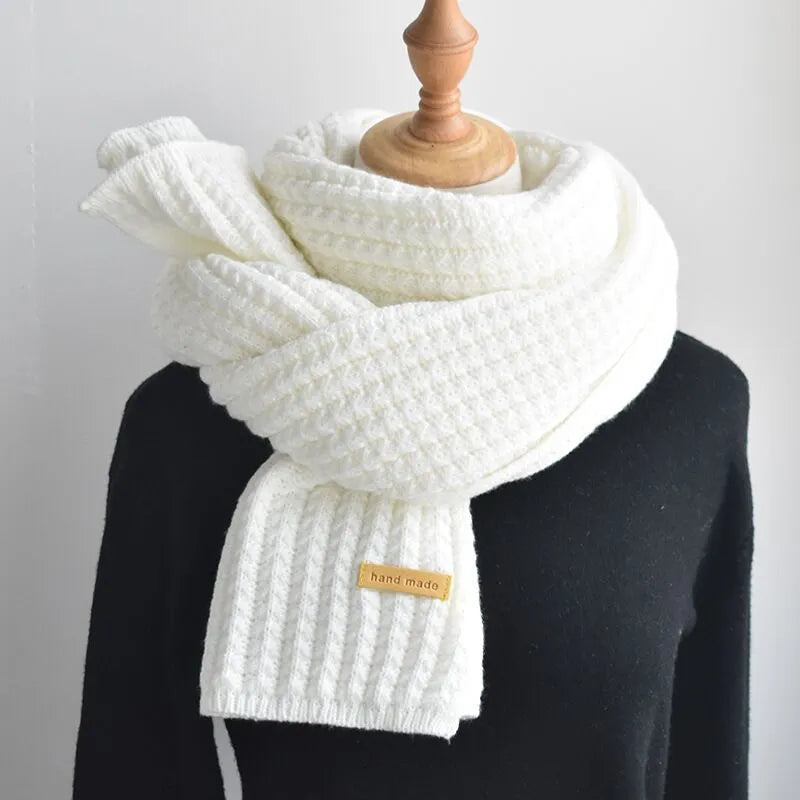 Valenzora | Cozy knitted wool scarf