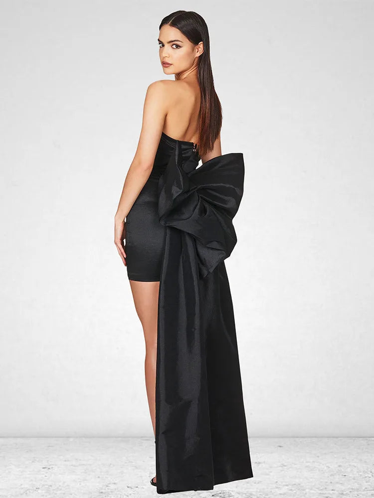 Valenzora | Das "Difference Late At Night" Minikleid