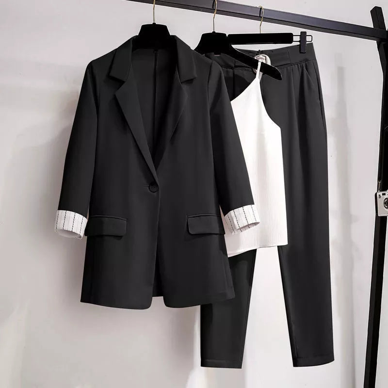 Valenzora | Elegant three-piece plus-size suit for women