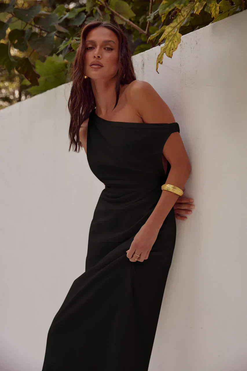 Leinenkleid mit schrägen Schultern