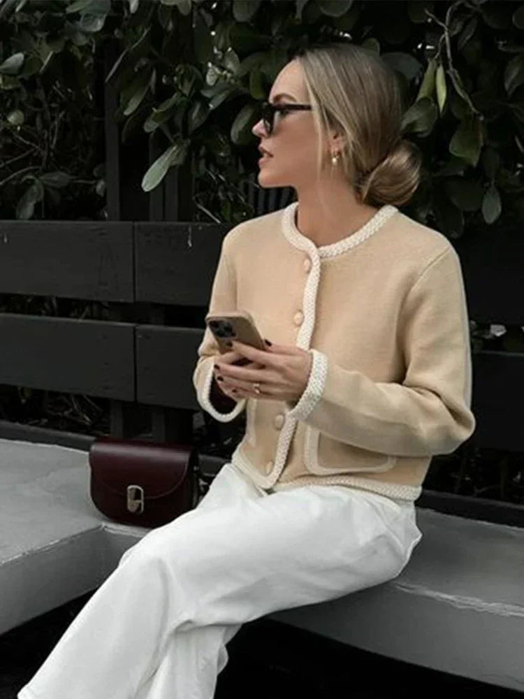 Valenzora | Fashionable Cropped Top