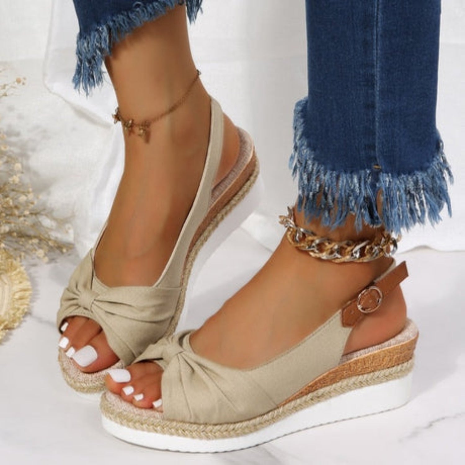 Valenzora | Walk on clouds with these orthopedic sandals