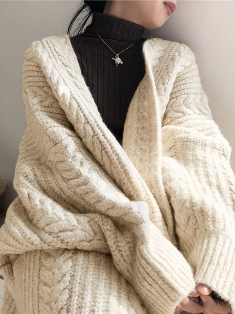 Lange Damenstrickjacke für den Herbst