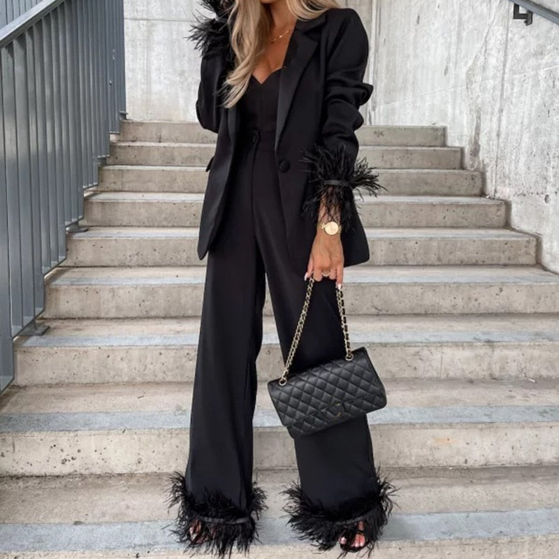 Valenzora | Women's suit with feathers - For a unique and sophisticated look