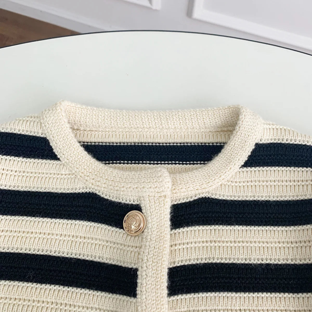 Gestreifte Strickjacke