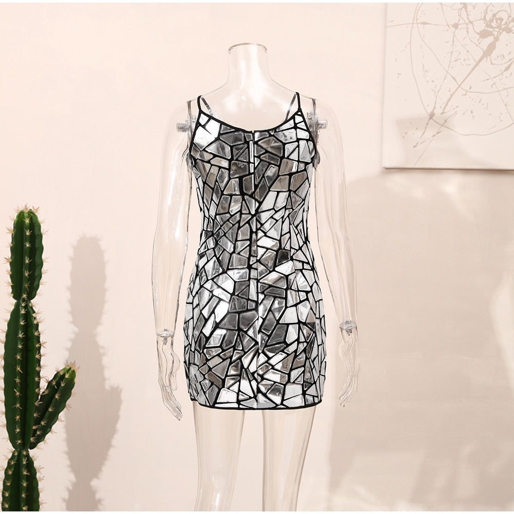 Valenzora | Steh einfach da und starre das Minikleid an