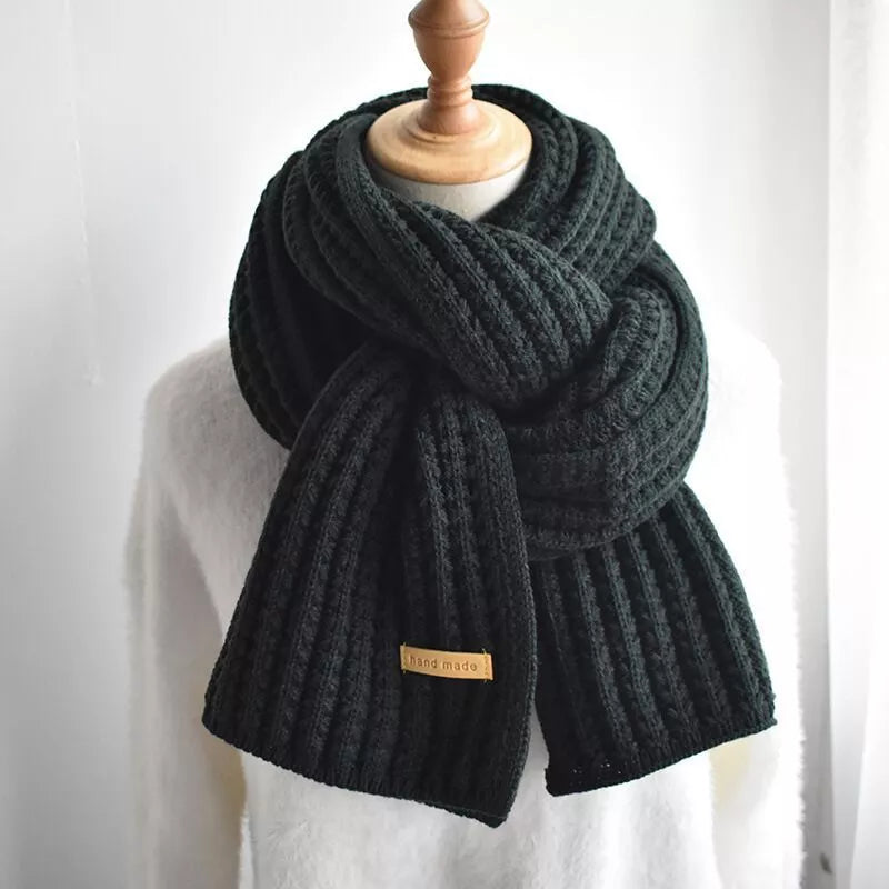 Valenzora | Cozy knitted wool scarf