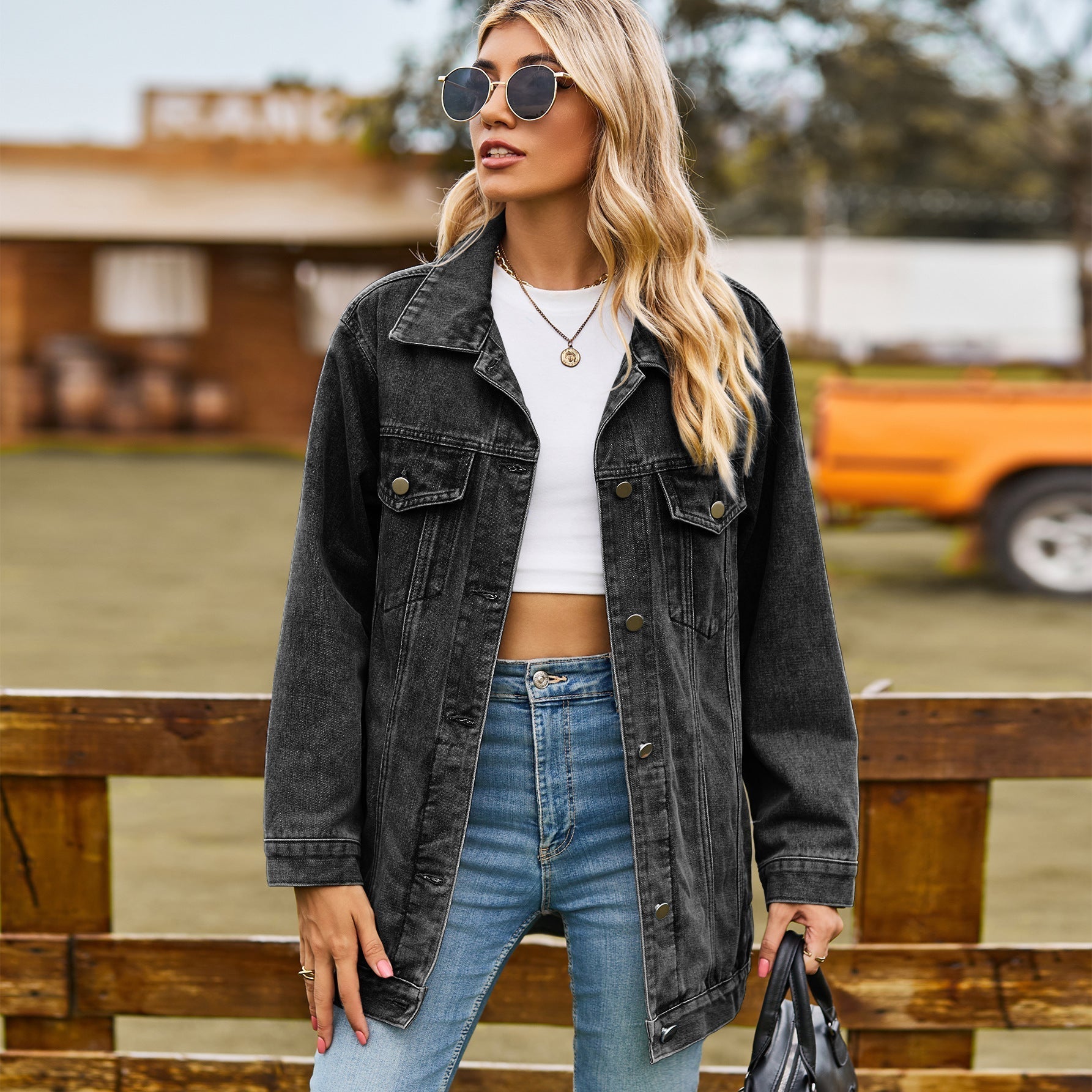Valenzora The vintage denim jacket under your coat