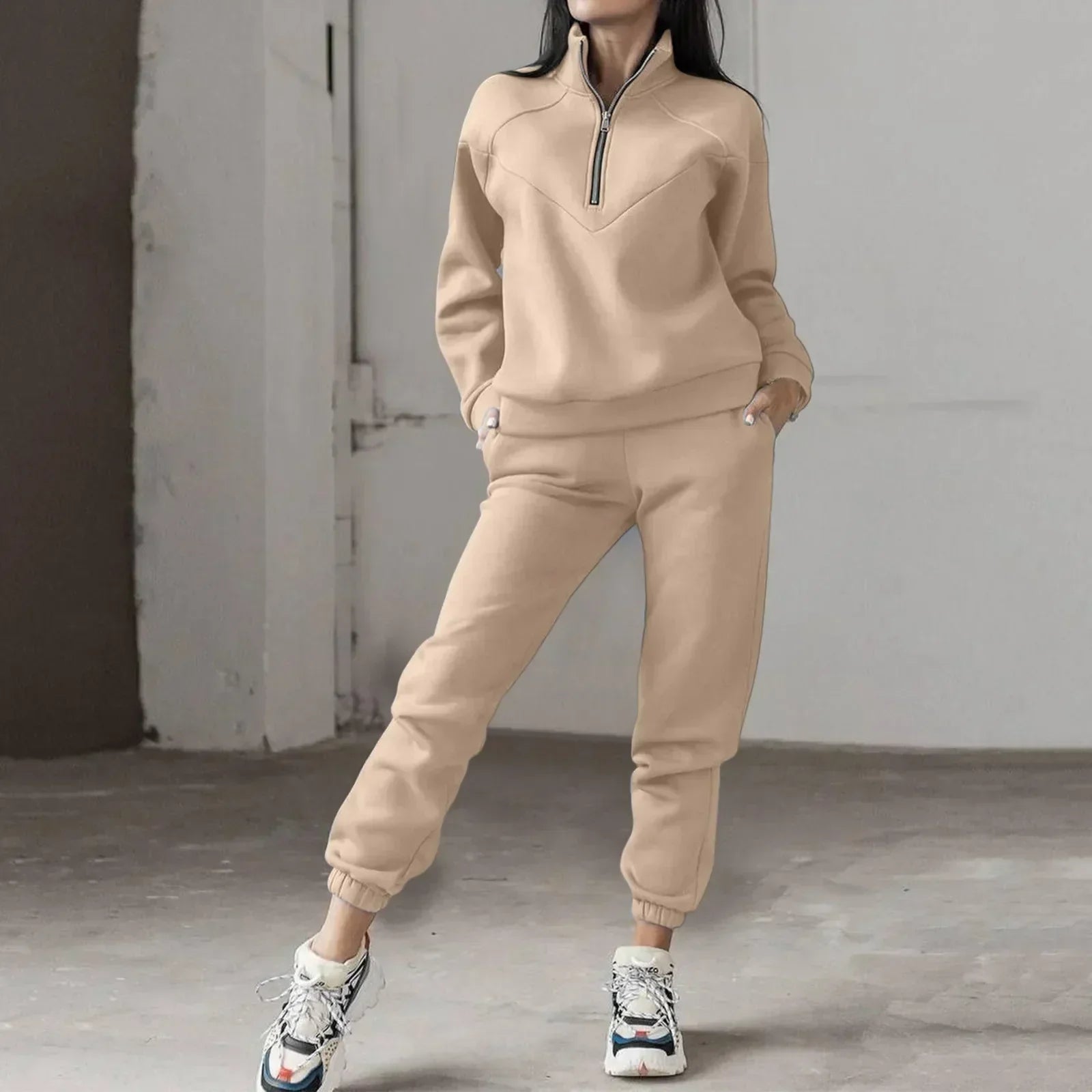 Valenzora | Comfortable tracksuit set with long sleeves and zipper