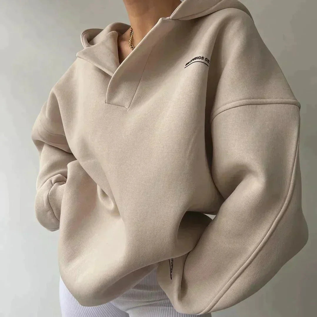 Dreamy wool sweater with hood
