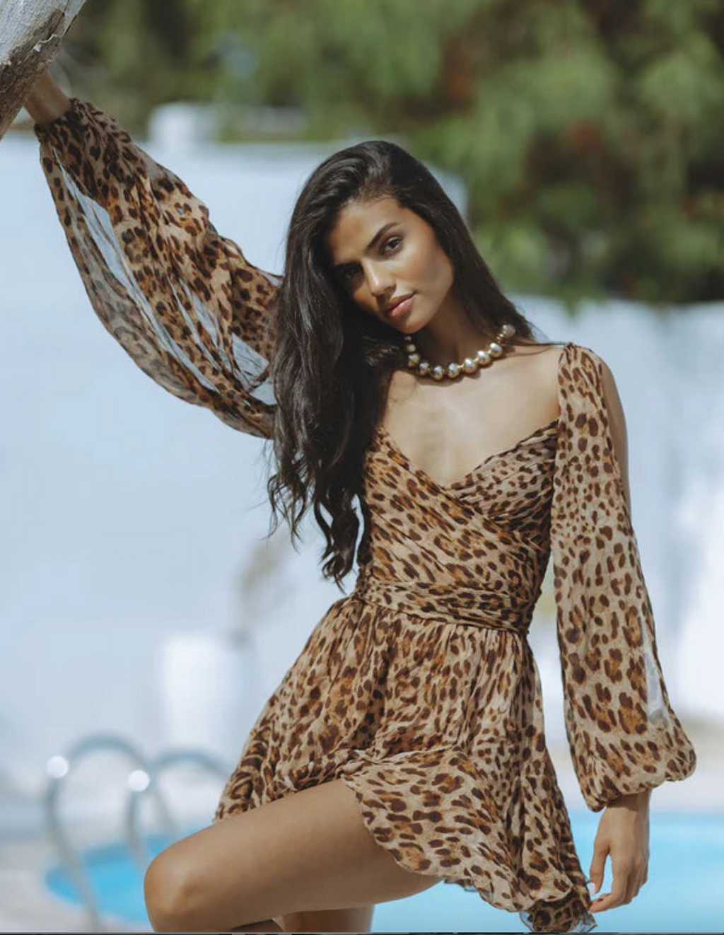 Valenzora | Dress Valenzora | with flowing sleeves and V-neck