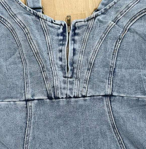 Valenzora | Denim dress with a fitted silhouette that ensures an elegant look